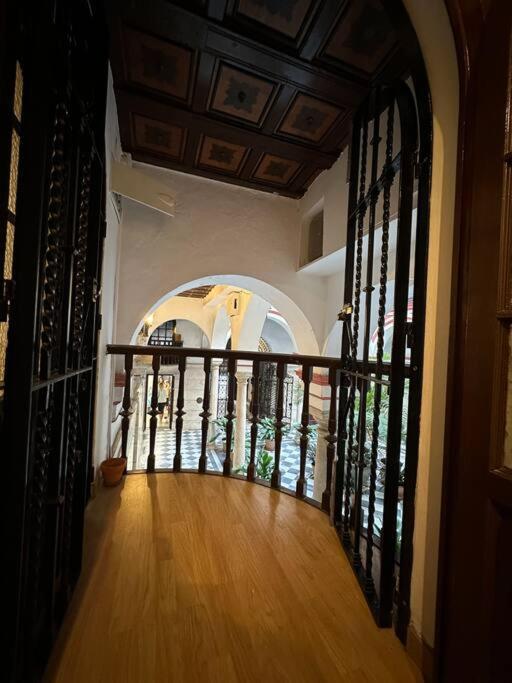 Apartamento Patio Sevillano Frente Catedral Seville Exterior photo